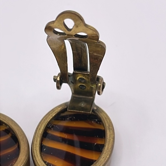 Vintage Lucite and Gold Tone Animal Stripe Clip-on Earrings - Picture 7 of 9